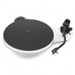 Pro-Ject RPM 3 Carbon Turntable with Ortofon 2M Silver, Gloss White